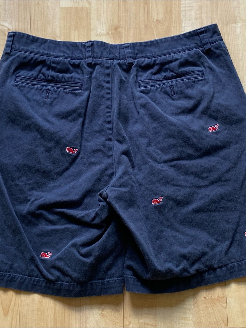Vineyard Vines Whale Print Men's Size 36 Casual Shorts - Picture 2 of 6
